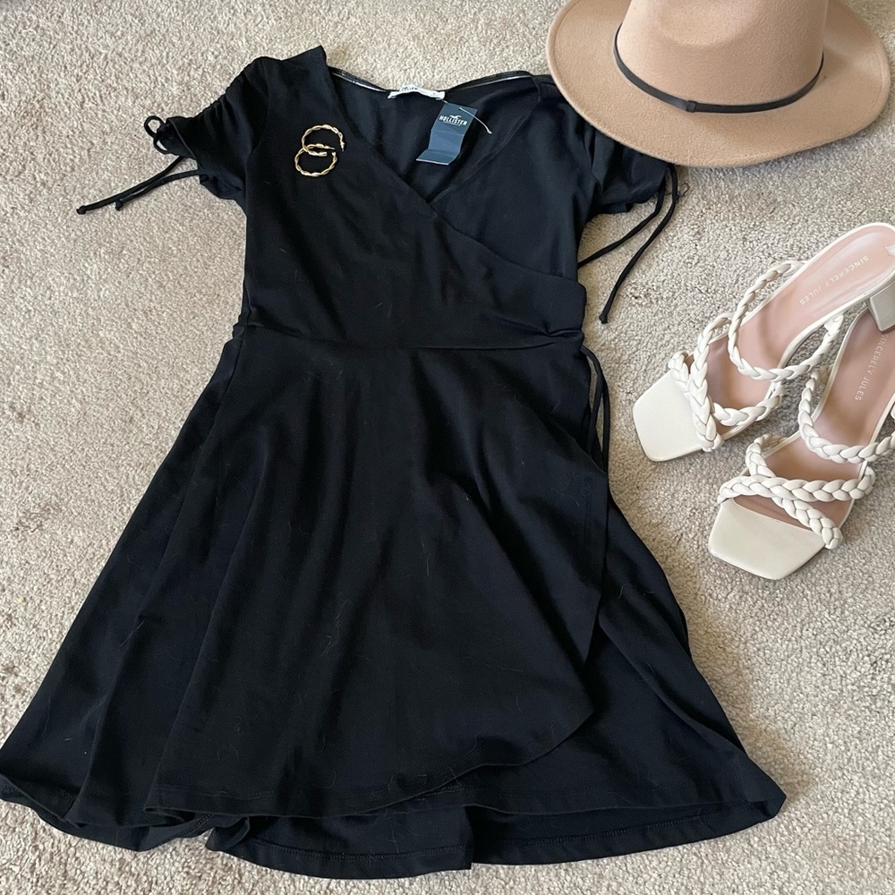 NWT black Hollister dress perfect for a casual day out- Small